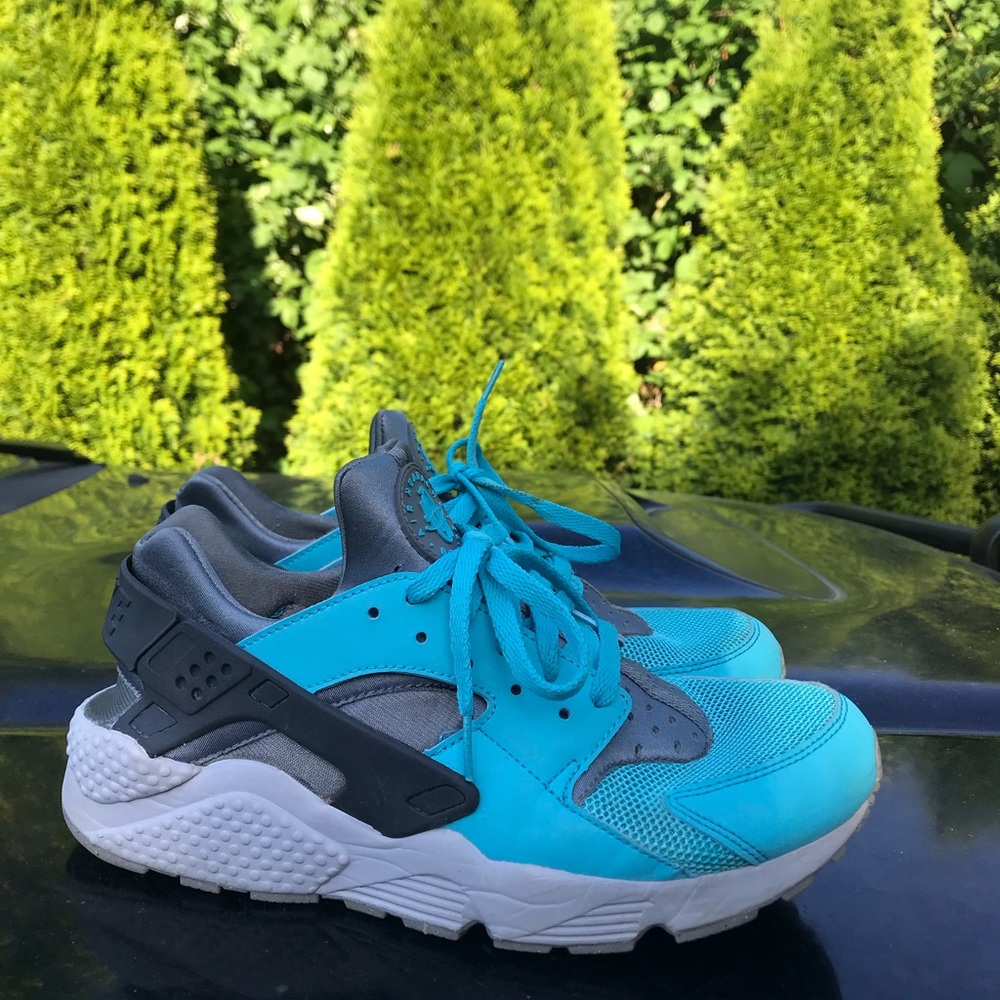 Nike volt huarache